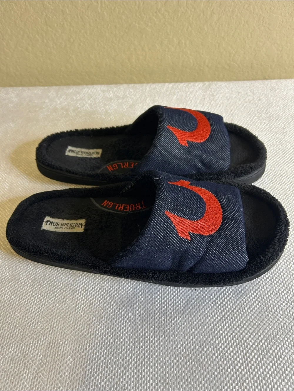 Men’s True Religion Slippers Slides Size M (9-10)